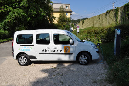 Der Renault Kangoo Z.E. empfahl sich im Praxistest vor allem als Transporter für den urbanen Zustell- und Liefereinsatz. Hier spielt der Wagen zudem seine geringe Geräuschentwicklung, den zuschaltbaren Eco-Modus und nicht zuletzt den emissionsfreien Betrieb positiv aus.