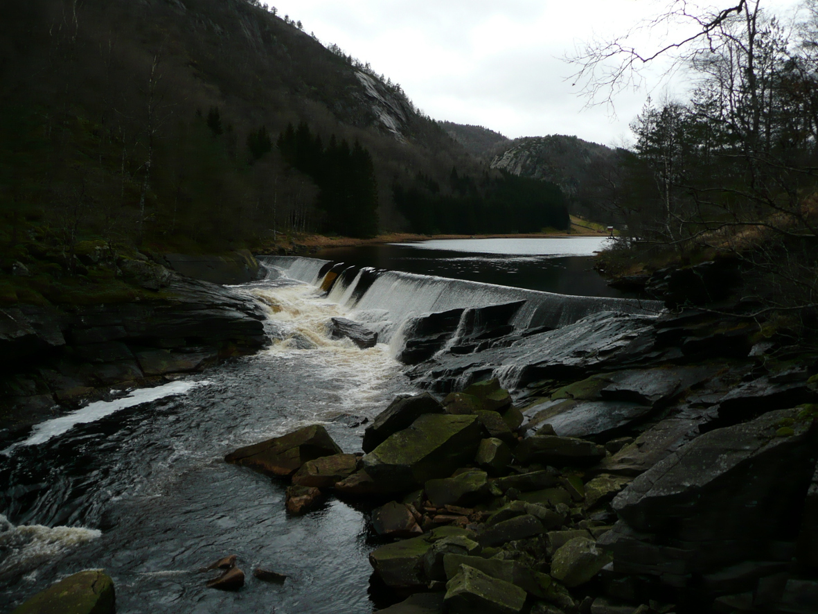 Flüsse sind Lebensraum und Lebensader unserer Landschaften. Sie sind aber auch Wasserstraße und Energiequelle. Foto: Xenia Schoblick