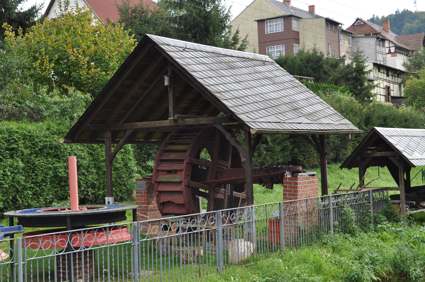 Darstellung eines historischen Wasserrades im Wasserkraftmuseum Ziegenrück