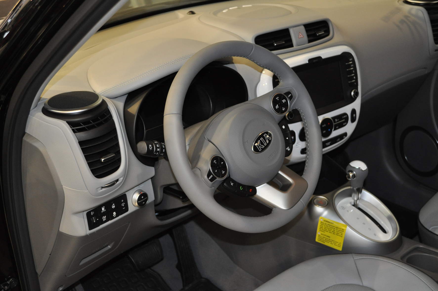 Kompakt und funktionell: Das Cockpit des KIA Soul EV