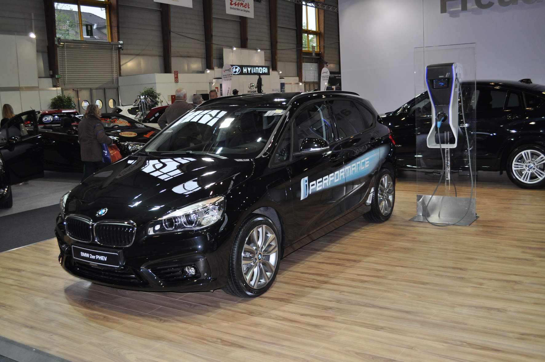 Wahlweise elektrisch oder mit Verbrenner oder kombiniert unterwegs: Der BMW 225xe