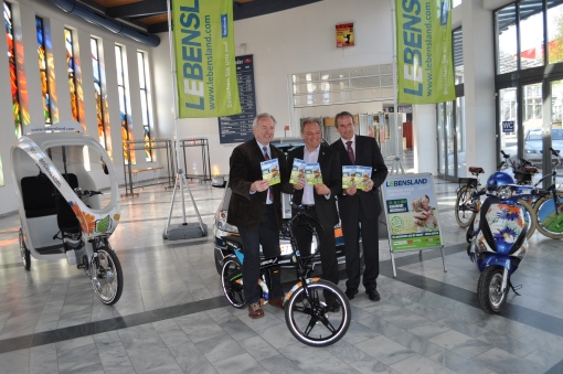 Der Kärntner Landeshauptmann Gerhard Dörfler, Messepräsident Albert Gunzer und Messegeschäftsführer Ing. Erich Hallegger freuen sich auf die Auto&Bike 2012, die begleitend zur Klagenfurter Freizeitmesse stattfindet. Der Kärntner Landeshauptmann Gerhard Dörfler, Messepräsident Albert Gunzer und Messegeschäftsführer Ing. Erich Hallegger freuen sich auf die Auto&Bike 2012, die begleitend zur Klagenfurter Freizeitmesse stattfindet.